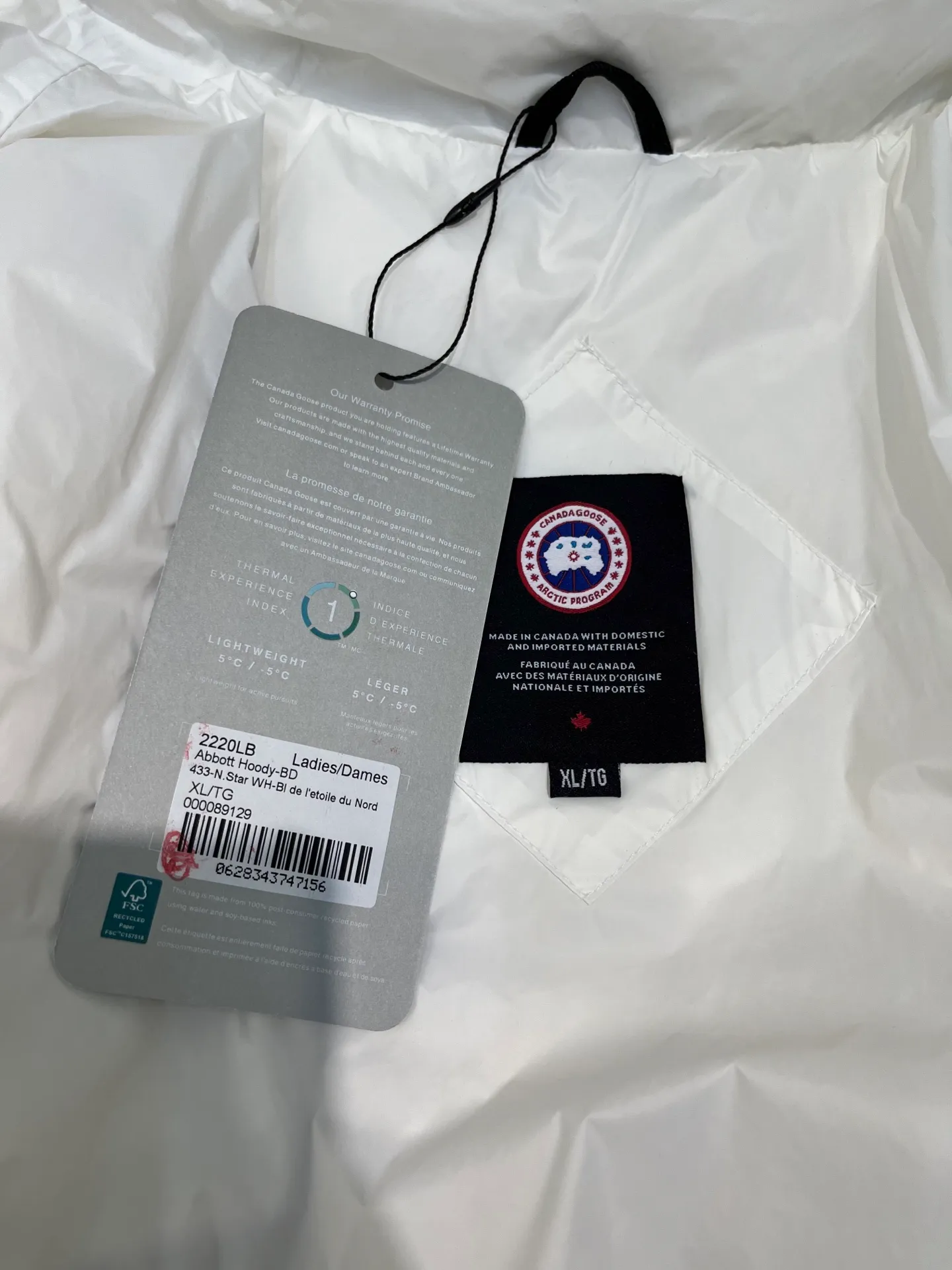 P1100 Highest quality 🌟Canada Goose E62 model 2220LB Abbott Hoody women's short and light down jacket S If you want to do business for a long time, you have to choose the original high-quality goose down for your down jacket. Expensive is not necessarily right, but there is a reason to be expensive. Cheap is not necessarily wrong, but there is a certain risk. Without cost support, there is no quality assurance. Expensive things are good at everything except being expensive; cheap things are good at nothing except being cheap size: s-xl